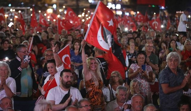 Didim'de Zafer Bayramı Kubat konseriyle coşkuyla kutlandı