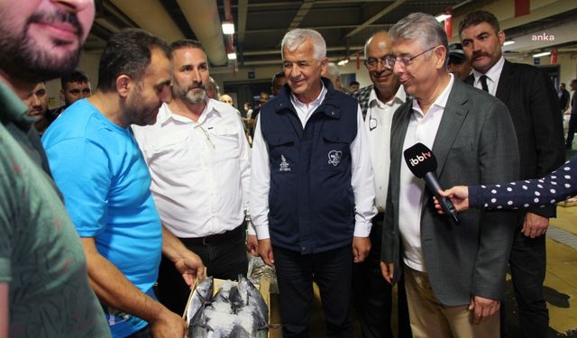 İlk gün bolluğu balıkçıların yüzünü güldürdü.. İBB Genel Sekreteri Çağlar: İnşallah İstanbullular daha ucuza balık yiyecek