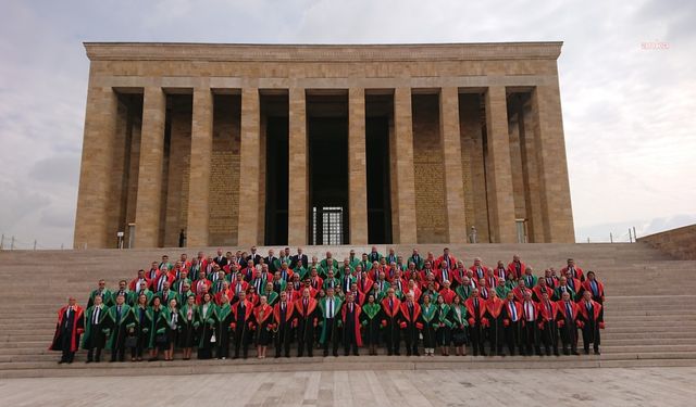 Yargıtay  üyeleri adli yılın açılışı dolayısıyla Anıtkabir'i ziyaret etti