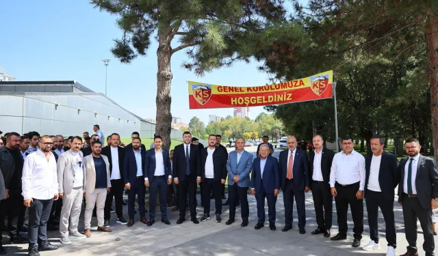 Başkan Büyükkılıç Kayserispor’un Olağanüstü Genel Kurulu’na katıldı