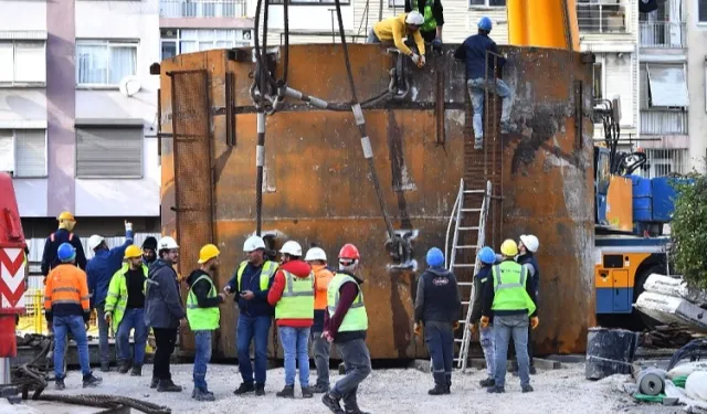 İzmir'de dev makine yeni rotası için taşınacak