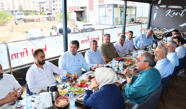 Başkan Büyükgöz Barış Mahallesi esnafıyla kahvaltıda buluştu