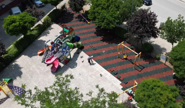 Bursa İnegöl’de 7 mahallede 22 parkın zemini yenileniyor