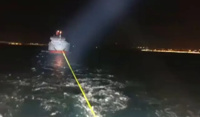 Çanakkale Boğazı'nda arızalanan gemi kurtarıldı