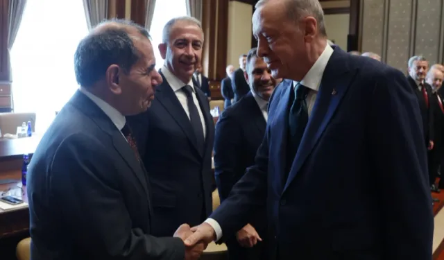 Cumhurbaşkanı Erdoğan, Galatasaray Başkanı Özbek’i hastanede ziyaret etti