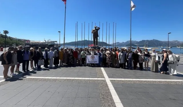 Denizli'de yüzme öğrenen kadınlar ilk kez denizle tanıştı