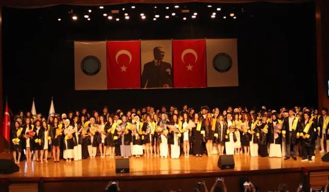 Genç mimarlar mezuniyet coşkusunu yaşadı