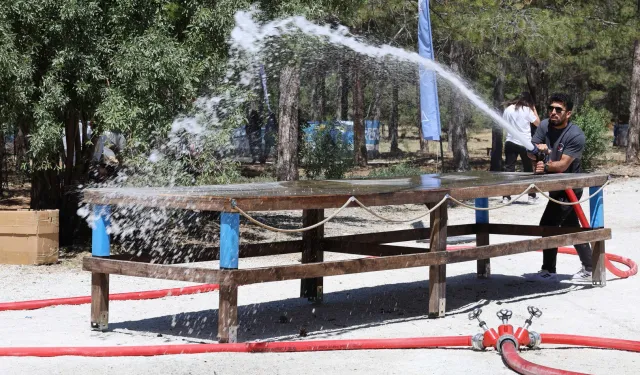 Gönüllü itfaiyeciler Konya kampında