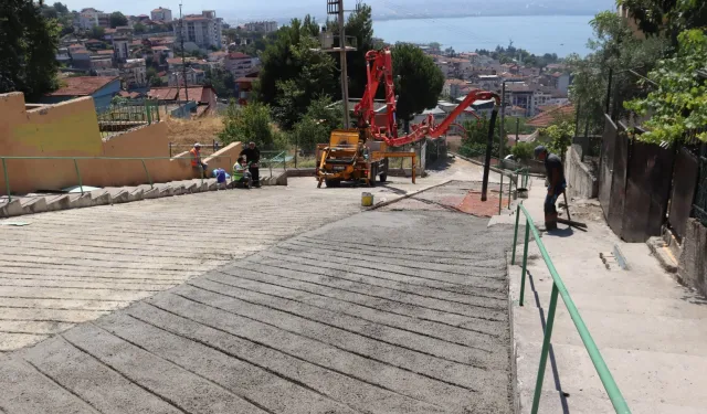 Kocaeli İzmit'te 20 yıllık soruna 'beton yol' çözümü