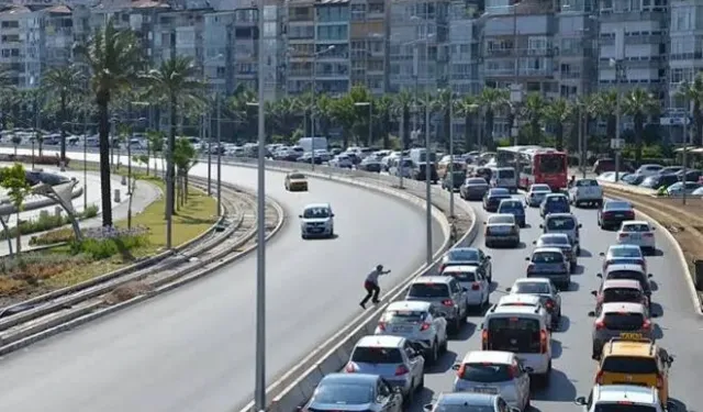 Bayram dönüşü başladı. 43 ilin geçiş noktasında yoğun trafik