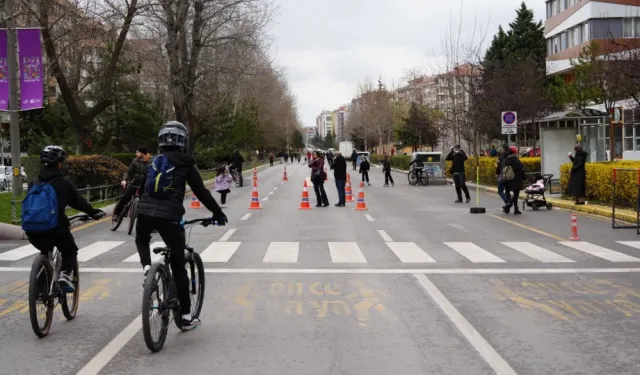 Eskişehir'de 'Arabasız Pazar' yoğun ilgi gördü