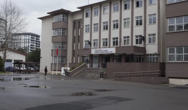 İstanbul Çekmeköy'de lisede bıçaklı saldırı! 2 öğretmen ve 1 öğrenci yaralandı