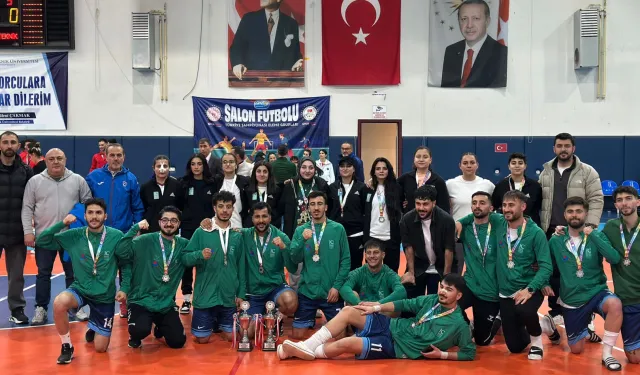 AİÇÜ Futsal Takımları ÜNİLİG'de Türkiye ikincisi