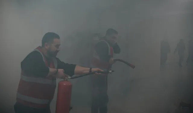 İzmir'de afetlere karşı tam hazırlık... Tatbikat gerçeği aratmadı