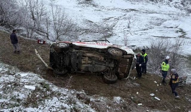 Artvin'de ambulans kazası; 1 ölü, 4 yaralı