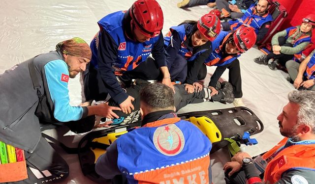 Adana'da UMKE Temel Ve Medikal Kurtarma Eğitimlerini Başarıyla Tamamlandı