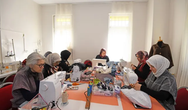 Bursa Osmangazi'de kadınlar geri dönüşümle üretiyor