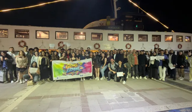 Genç İzmir gönüllüleri, Bergama Vapuru'nda buluştu