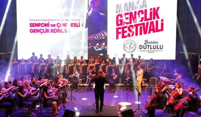 Manisa Gençlik Festivali'nde unutulmaz konser
