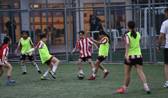Antalya'da Futbol Akademisi yaz okulu başladı
