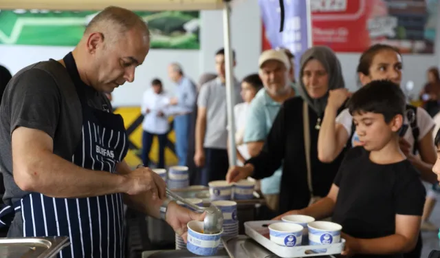 Bursa Büyükşehir ikramlara Gürsu'da devam etti
