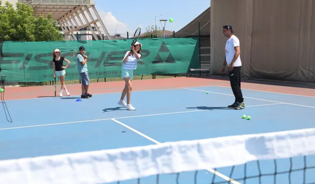 Sakarya'da Yaz Tenis Kursu'na yoğun ilgi
