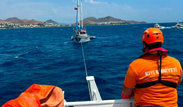 Bodrum açıklarında arızalanan teknedeki 10 kişi kurtarıldı