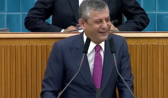 Özgür Özel'in dili sürçtü! İlk günün günahı olmaz