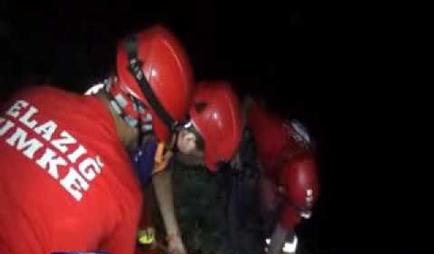 Kayalıklarda mahsur kalan kişiyi UMKE kurtardı