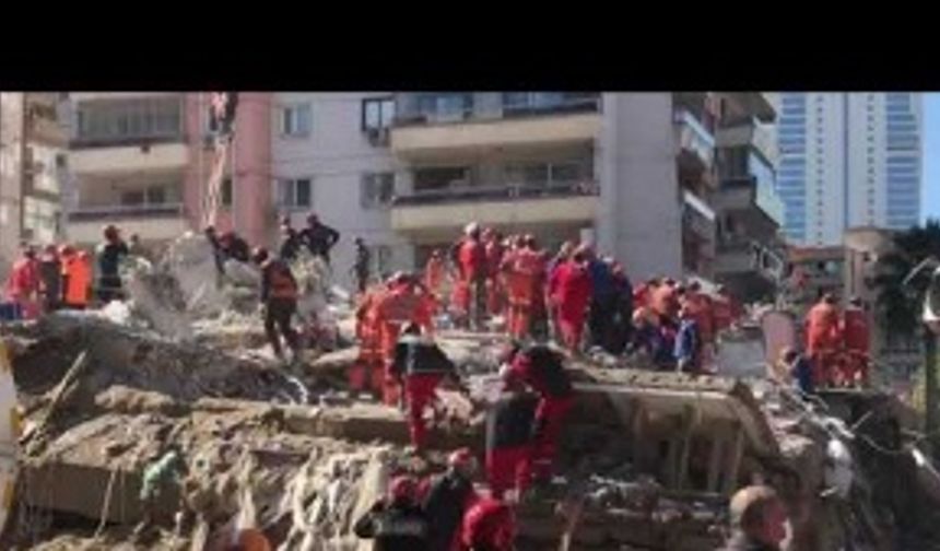 Rıza Bey apartmanı enkazı Kurtarma Çalışmaları  İzmir depremi