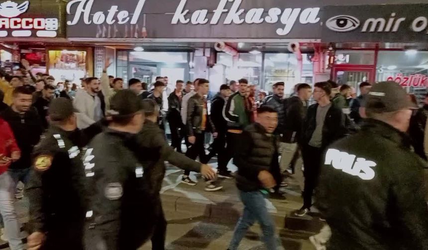 Fenerbahçe'nin derbi galibiyeti, Kars'ta coşkuyla kutlandı
