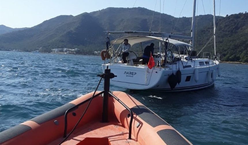 Marmaris'te karaya oturan tekne kurtarıldı