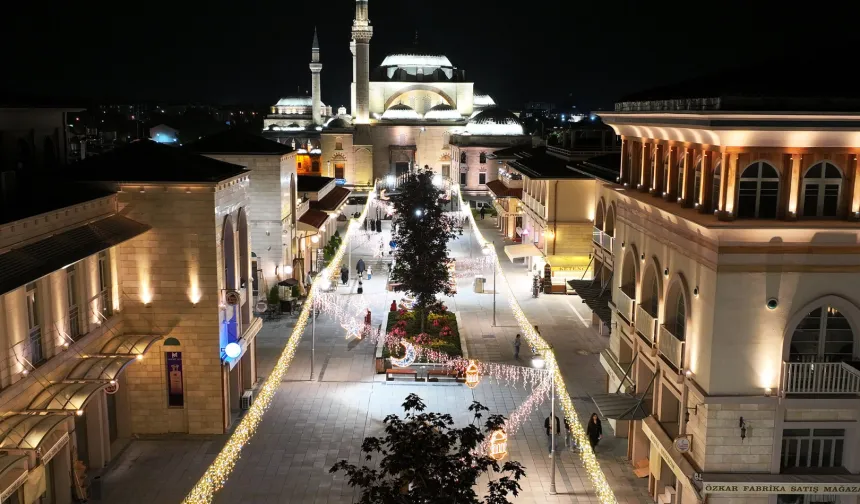 Konya şehir merkezi Kurban Bayramı öncesi ışıl ışıl oldu