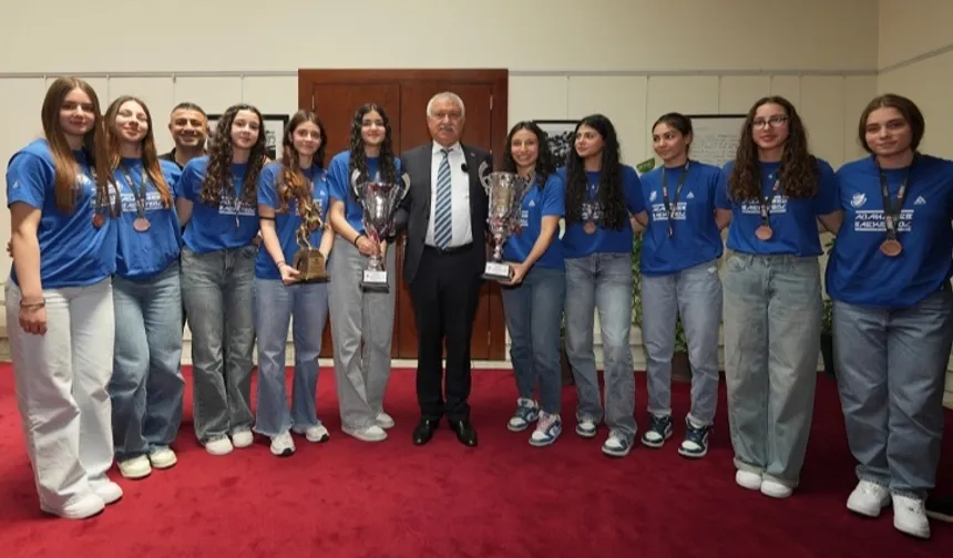 Adana Büyükşehir Belediyesi'nin kız takımından büyük başarı