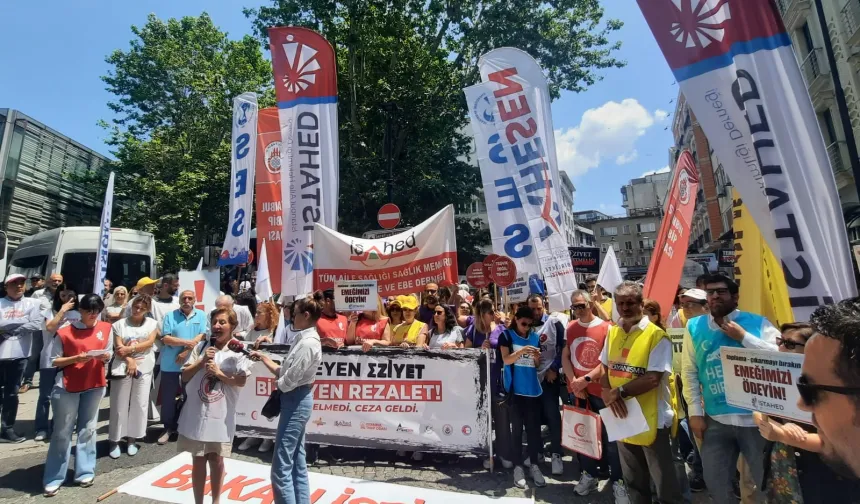 Aile Hekimleri İstanbul'da eylemde... Eziyet Yönetmeliği geri çekilsin!
