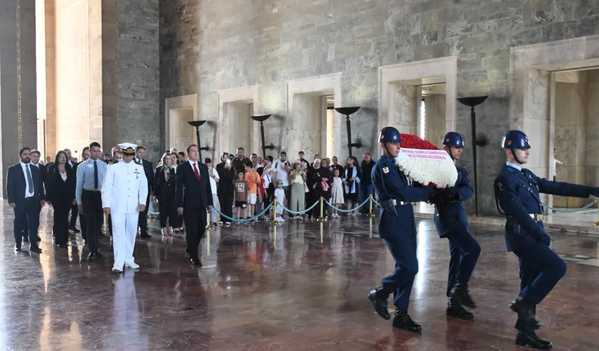 BALKANTÜRKSİAD yönetiminden Anıtkabir ziyareti