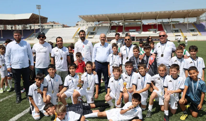 Başkan Büyükgöz minik sporcuları yalnız bırakmadı