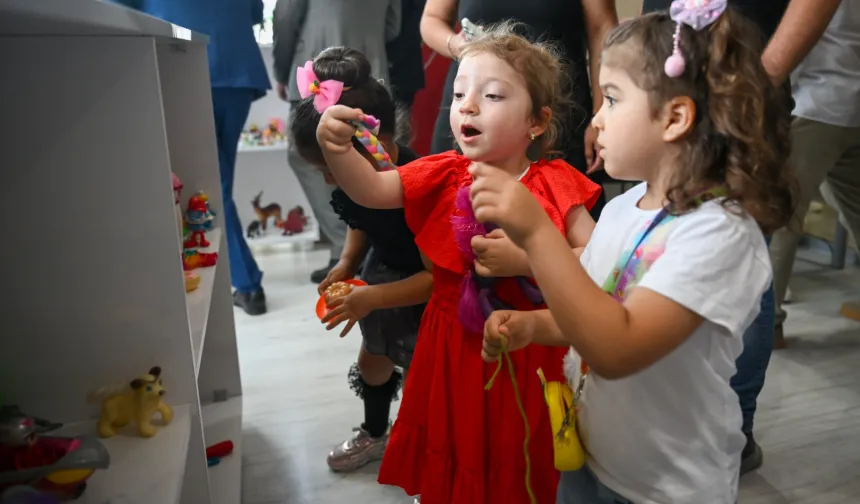 Bornova’da Oyuncak Kütüphanesi açıldı
