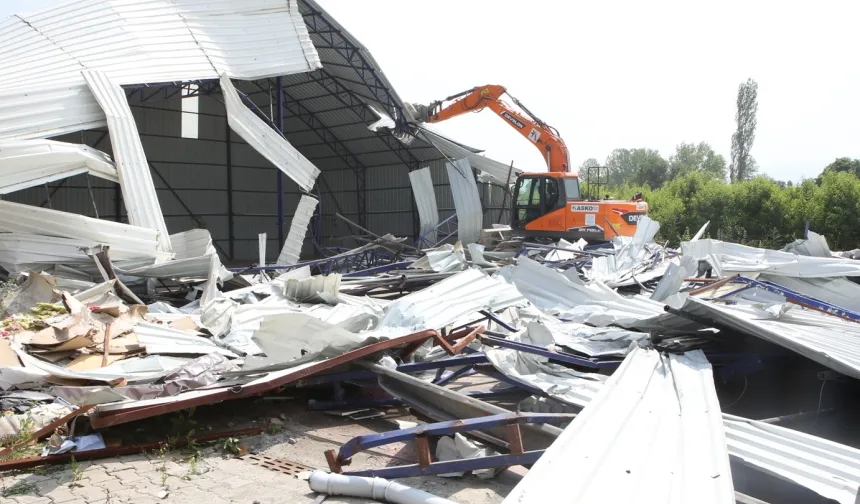 Bursa Nilüfer’de kaçak iş yeri yıkıldı