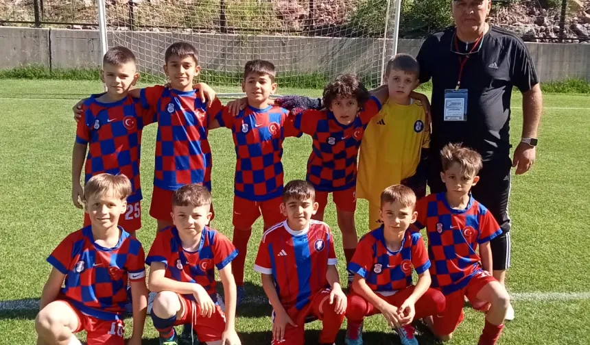 Edirne Keşanlı minikler Kartepe Turnuvası’nda ikinci oldu