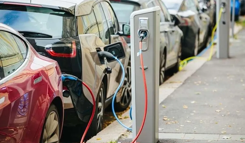 Elektrikli otomobil reklamları mercek altında! Yanıltıcı menzil beyanlarına rekor cezalar!