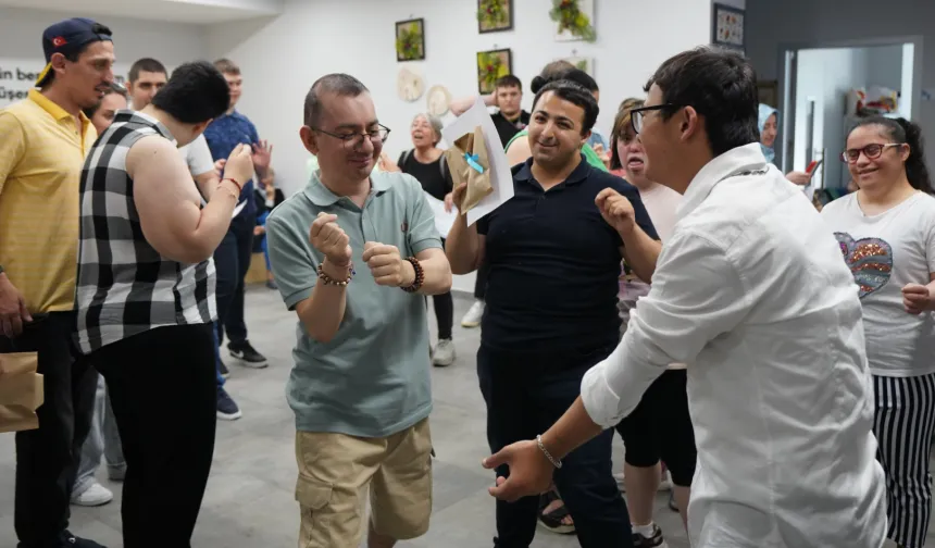 Engelsiz Yaşam Merkezi’nde karne heyecanı