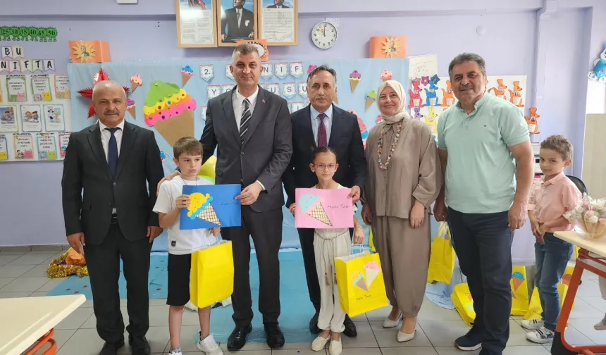 Gölcük'te öğrencilerin karne heyecanı