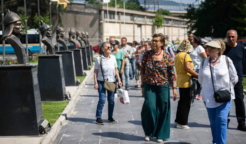 İzmir Bornova’da çınarlar için tarih ve doğa gezisi