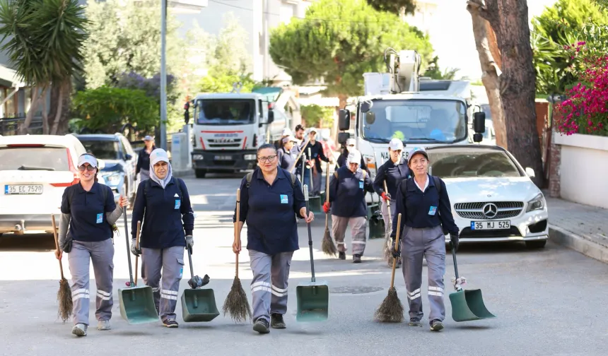 İzmir Narlıdere'de mahalle mahalle temizlik seferberliği... Mahalle temizlik timi iş başında