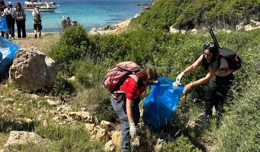 İzmir'de gençler Efes Mimas Yolu’nda doğayla buluştu