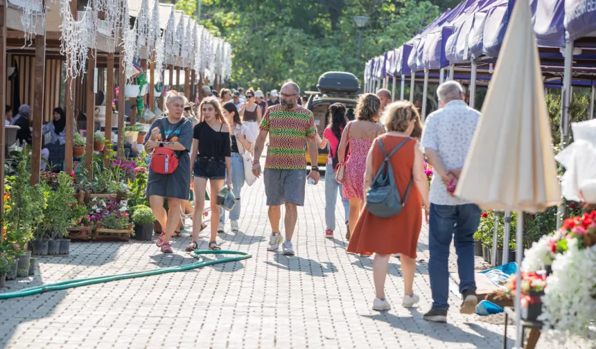 İzmir'de Kültürpark çiçek açtı