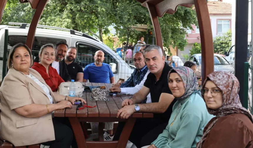 İzmit Belediyesi’nden kırsal mahallelere bayram ziyareti