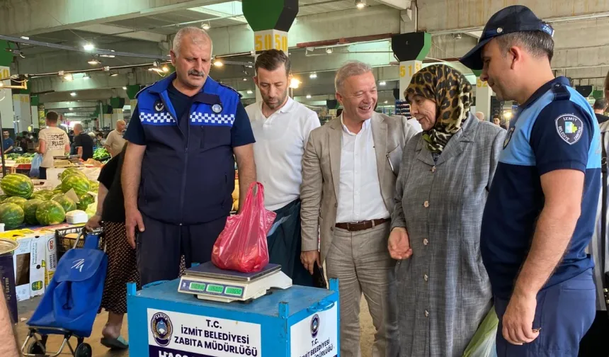 İzmit Belediyesinden pazar yerlerinde hassas terazi denetimi