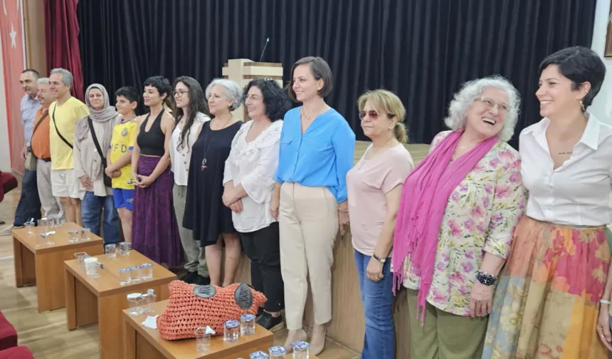Karabağlar'da kadınların emeği ve mücadelesi panelde yankı buldu